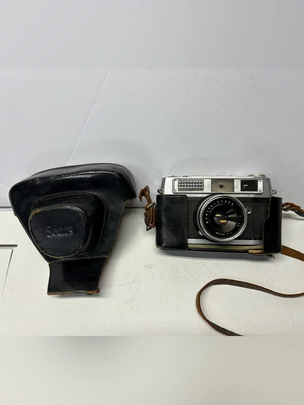VINTAGE TOWER 10 B 35 MM. CAMERA Sears With Leather Case